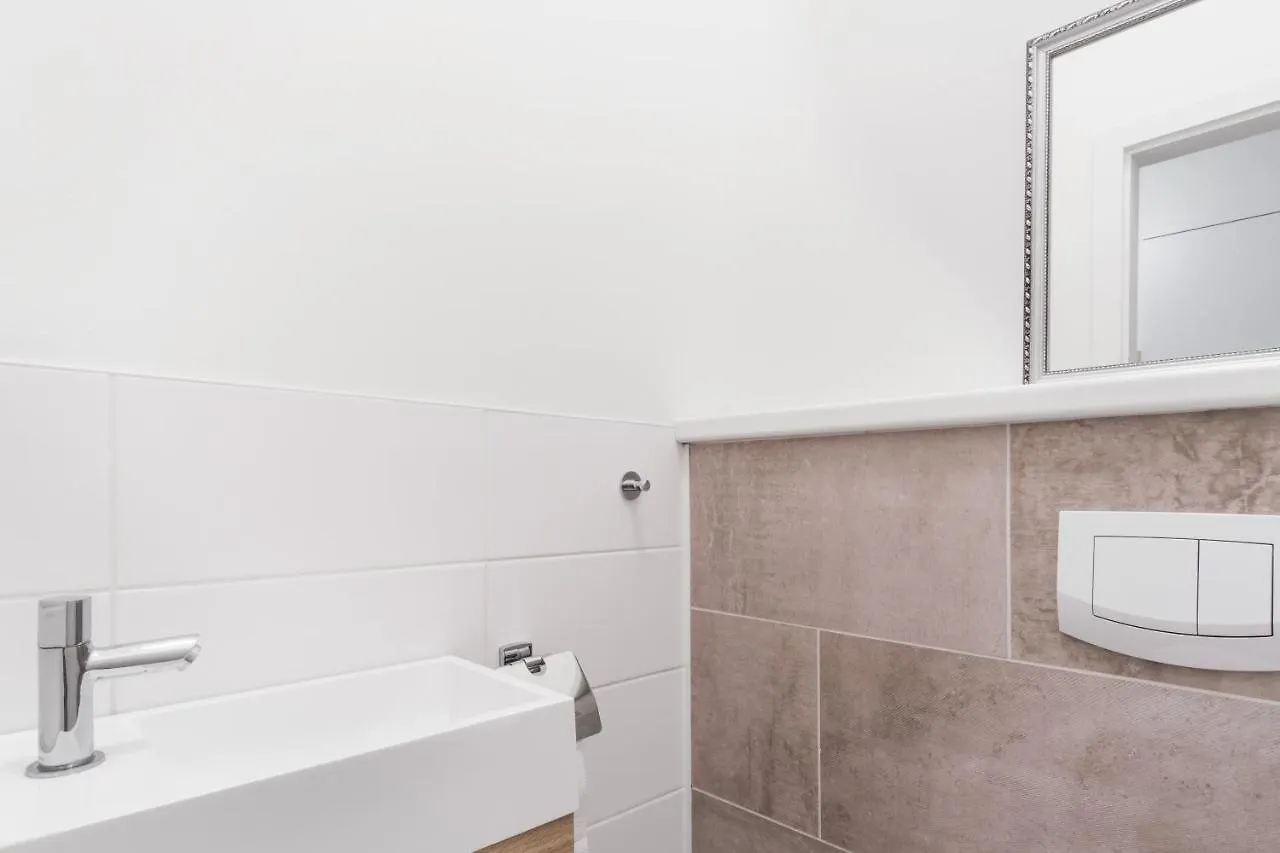 Prague Days - Minimalist Flat - Trendy Karlin Apartment